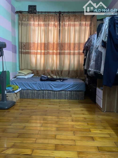 TẬP THỂ MẶT PHỐ TÔNG ĐẢN-NHÀ HÁT LƠN-TẦNG THẤP-2PN-2WC-SẠCH ĐẸP-AN NINH