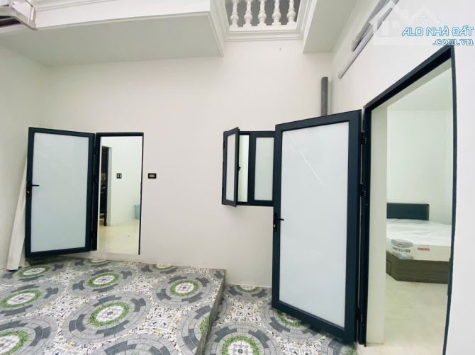 Bán nhà Lê Duẩn - Trần Hưng Đạo. 1 Nhà ra Phố - 4 Tầng dân xây. 50m2 - Giá bán 8 Tỷ.