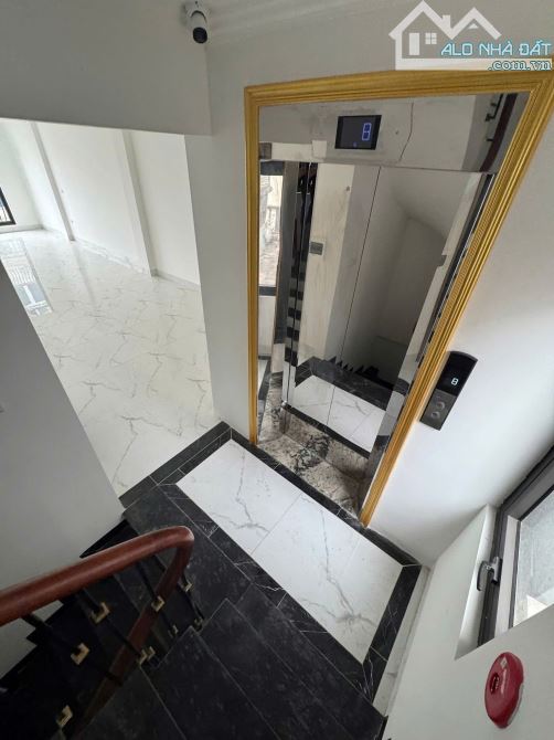 Nguyên Hồng 53m², 9 tầng thang máy, MT 5m, phân lô vỉa hè, 41 tỷ