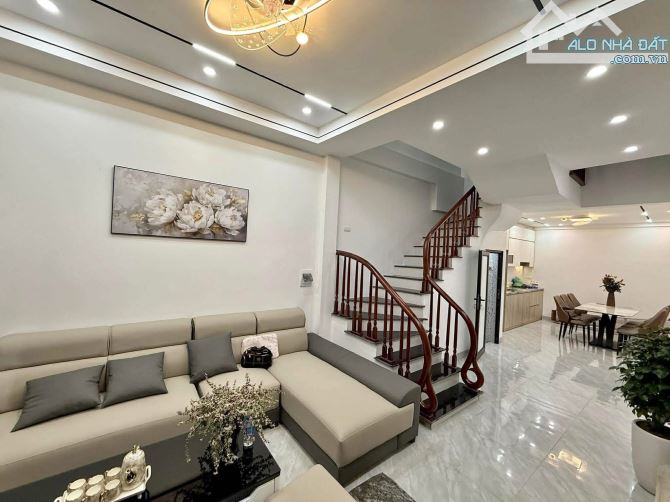 BÁN NHÀ ĐẸP - VŨ TÔNG PHAN - MẶT NGÕ THÔNG - KINH DOANH - 40m2*5T