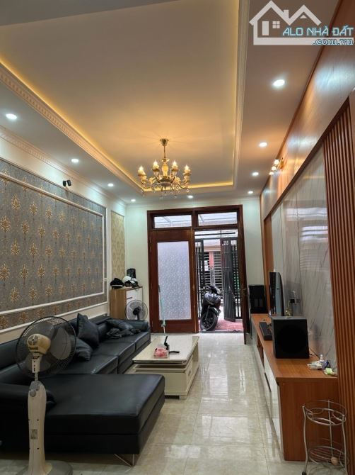 QUAN NHÂN 62M2, MẶT NGÕ THÔNG VÀI BƯỚC ÔTÔ TRÁNH, 5 TẦNG 4NGỦ, SỔ ĐỎ VUÔNG VẮN, HƠN 10 TỶ