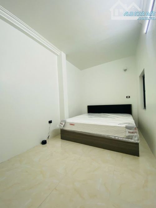 Bán nhà Lê Duẩn - Trần Hưng Đạo. 1 Nhà ra Phố - 4 Tầng dân xây. 50m2 - Giá bán 8 Tỷ.