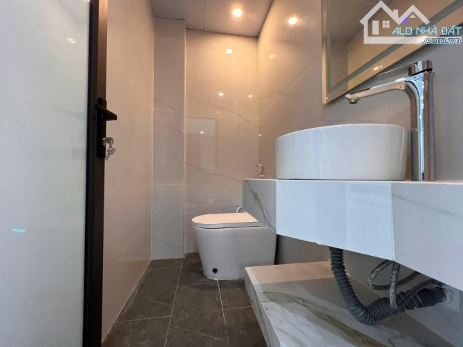 Bán Tòa Nhà Văn Phòng - MP Thanh Nhàn Hai Bà Trưng-- Đẳng cấp 95M Giá 46 tỷ