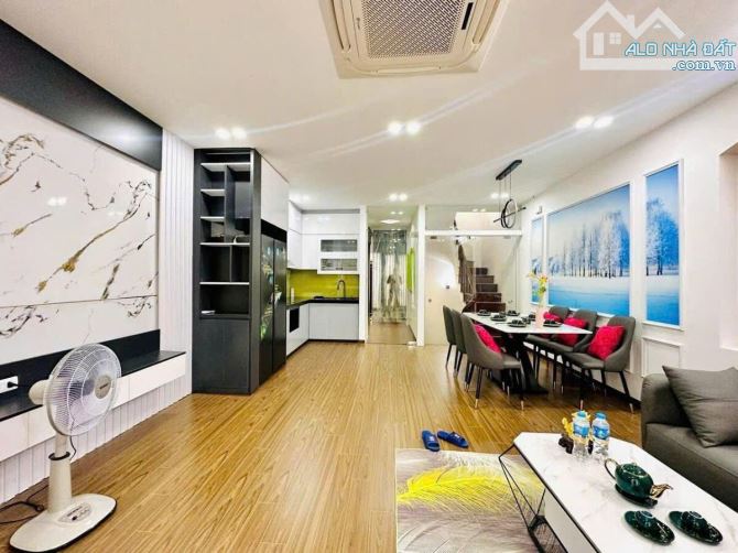 Vương Thừa Vũ 50m², 7T thang máy, MT 5.1m, 2 ô tô trong nhà, 21.5 tỷ