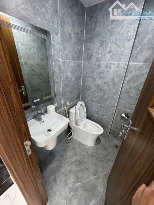 Nguyên Hồng 53m², 9 tầng thang máy, MT 5m, phân lô vỉa hè, 41 tỷ