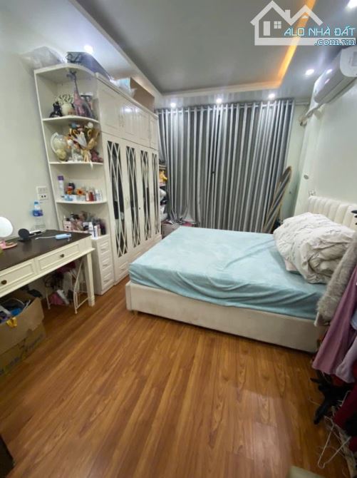 BÁN NHÀ MẶT NGÕ LẠC LONG QUÂN- Ô TÔ ĐỖ GẦN - LÙI TẬN CỬA - 2 THOÁNG