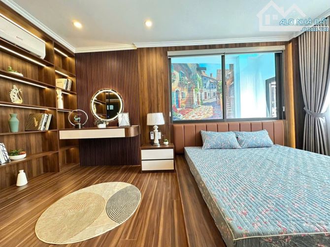 Hot! Bán Nhà Dịch Vọng Cầu Giấy-Lô Góc- Ô tô Đỗ Cửa-2 Thoáng-50M2-5 Tầng-Mt 5m- 18 Tỷ Hơn