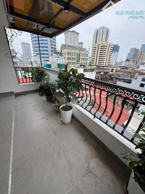 Nguyên Hồng 53m², 9 tầng thang máy, MT 5m, phân lô vỉa hè, 41 tỷ