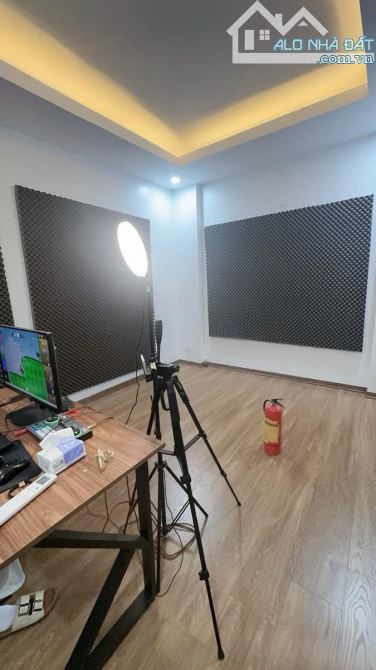 Hot! Bán Nhà Dịch Vọng Cầu Giấy-Lô Góc- Ô tô Đỗ Cửa-2 Thoáng-50M2-5 Tầng-Mt 5m- 18 Tỷ Hơn