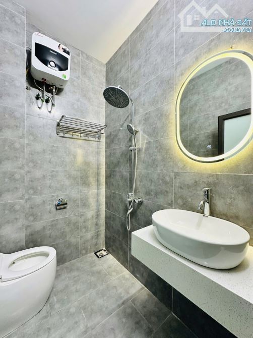 Hiếm! Bán Nhà Võ Chí Công Cầu Giấy-Gần Phố- Ngõ Thông-2 Thoáng- 38M2-5 Tầng-7 Tỷ Hơn