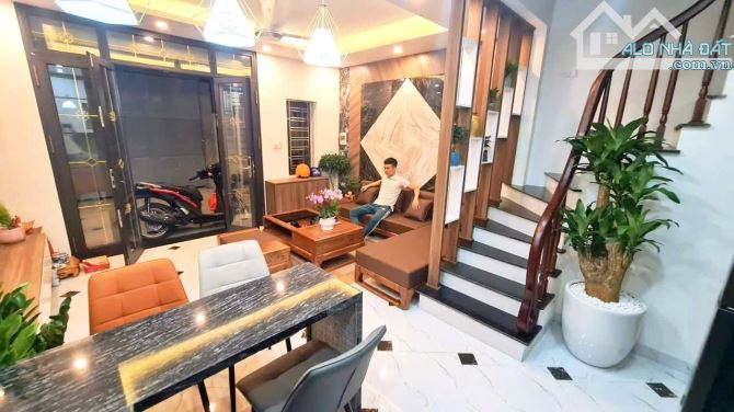 Bán nhà mặt đường phố Nhổn, Hà Nội đường 32 xây 5 Tầng, kinh doanh, ô tô đỗ