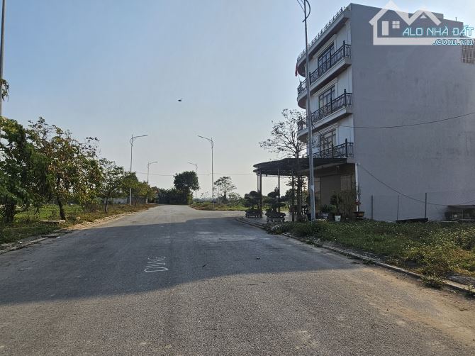 Bán nhà xây thô 2 tầng trục chính dự án tam đa yên p DT 98m, MT5m, Hướng Nam, Giá 2,96  tỷ