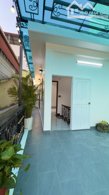 Nhà đầu ngõ gốc đề Minh Khai. MB50m2, Nhà 4T mới, full nội thất. Vị trí đẹp