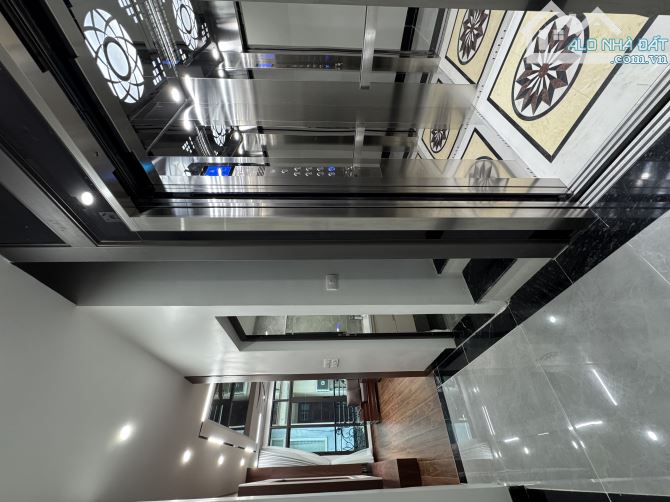 Nhà đẹp - Ô Tô vào nhà - Gần hồ điều hoà - 6 tầng thang máy