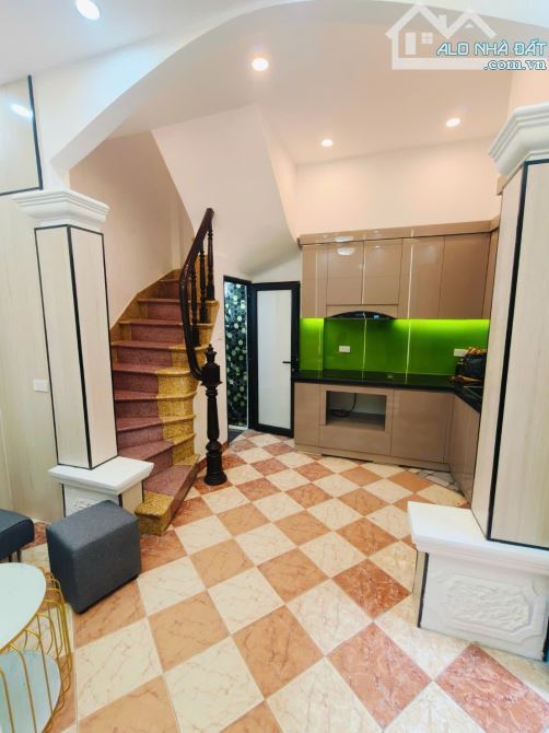 Căn đẹp Hồ Ba Mẫu, Sổ đỏ 23m2 x 3 ngủ full nội thất ngõ nông. Giá 5.75 tỷ