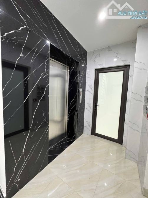 BÁN NHÀ DÒNG TIỀN LÔ GÓC QUAN NHÂN 120M, 9 TẦNG THANG MÁY VỪA Ở VỪA CHO THUÊ THÁNG 120TR