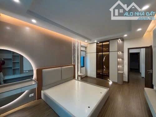 Xuân la Tây Hồ 16 tỷ hơn ô tô tránh vỉa hè đá bóng kinh doanh sầm uất 35m x 7 tầng sdcc