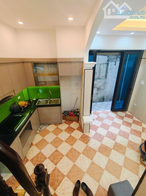 Căn đẹp Hồ Ba Mẫu, Sổ đỏ 23m2 x 3 ngủ full nội thất ngõ nông. Giá 5.75 tỷ