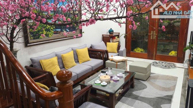 Cực hiếm! Bán nhà ở luôn Hàng Bông, 41m2, 6 tầng mới đẹp, mặt tiền 3.9m, 18.8 tỷ, KD