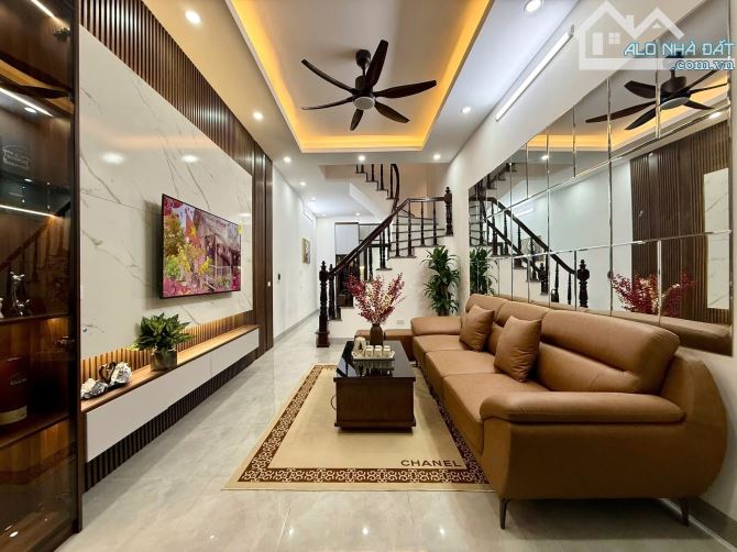 BÁN NHÀ 4 TẦNG , 4PN MỚI ĐẸP NGÕ 22 TÔN THẤT TÙNG, TẶNG NỘI THẤT CHỈ VIÊC VỀ Ở GIÁ 9,6TY