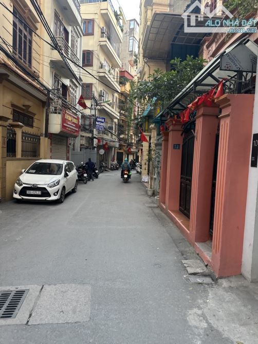 Bán nhà Lê Trọng Tấn 138m2 ô tô vào nhà đường ô tô tránh cách mặt phố 50m 40 tỷ