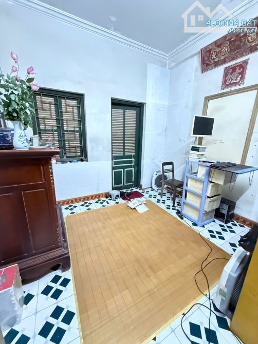 Bán nhà mặt phố Khương Thượng 105m2 ô tô đỗ cửa vào nhà kinh doanh tốt 28 tỷ