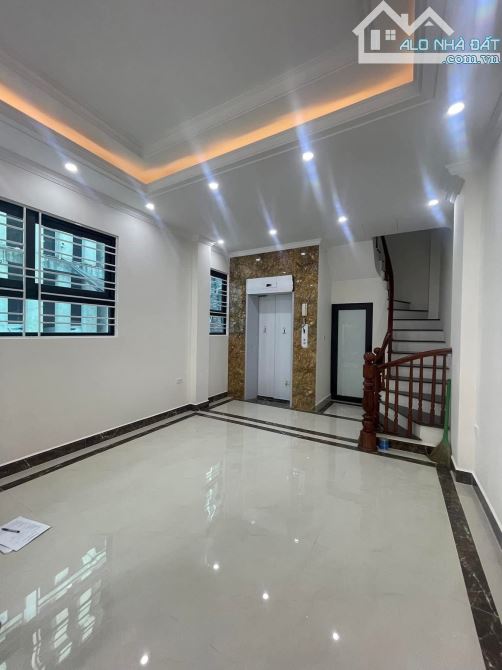 Bán nhà mới 6T thang máy view hồ Kim Liên cách 1 nhà ra ô tô tránh nhà mới ở ngay trước tế