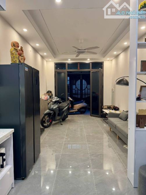 BÁN NHÀ ĐẸP PHỐ LẠC LONG QUÂN GIÁ TỐT