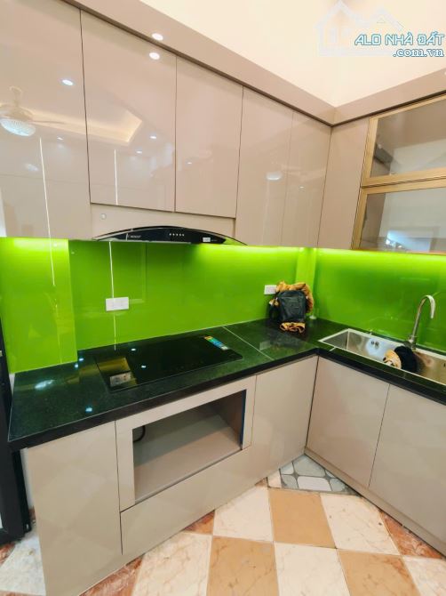 Căn đẹp Hồ Ba Mẫu, Sổ đỏ 23m2 x 3 ngủ full nội thất ngõ nông. Giá 5.75 tỷ