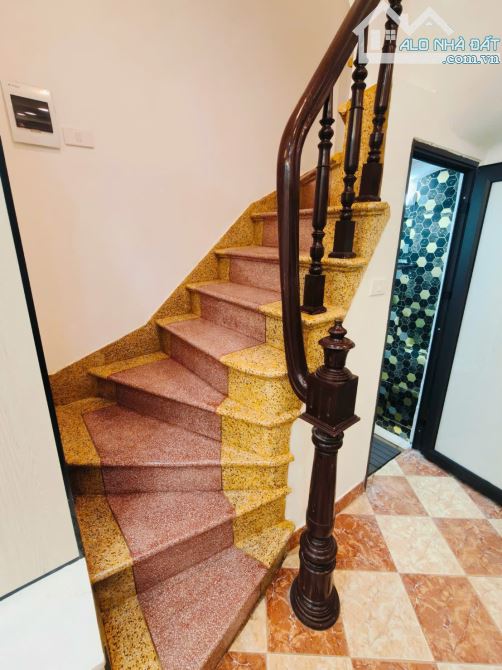 Căn đẹp Hồ Ba Mẫu, Sổ đỏ 23m2 x 3 ngủ full nội thất ngõ nông. Giá 5.75 tỷ