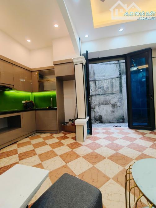 Căn đẹp Hồ Ba Mẫu, Sổ đỏ 23m2 x 3 ngủ full nội thất ngõ nông. Giá 5.75 tỷ