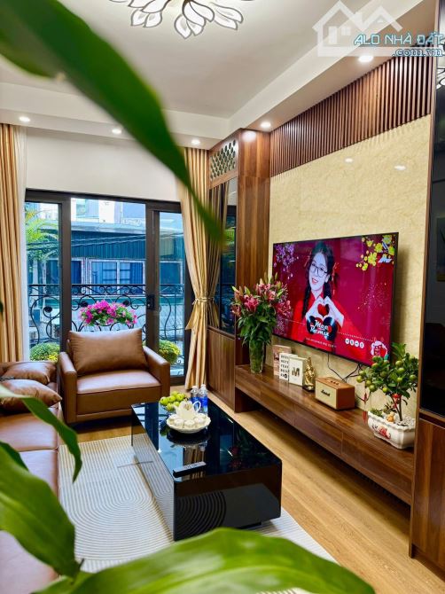 10.88 TỶ– 35M2 –5 TẦNG– Ô TÔ ĐỖ – PHÂN LÔ – THỊNH LIỆT – BỜ SÔNG SÉT – HOÀNG MAI