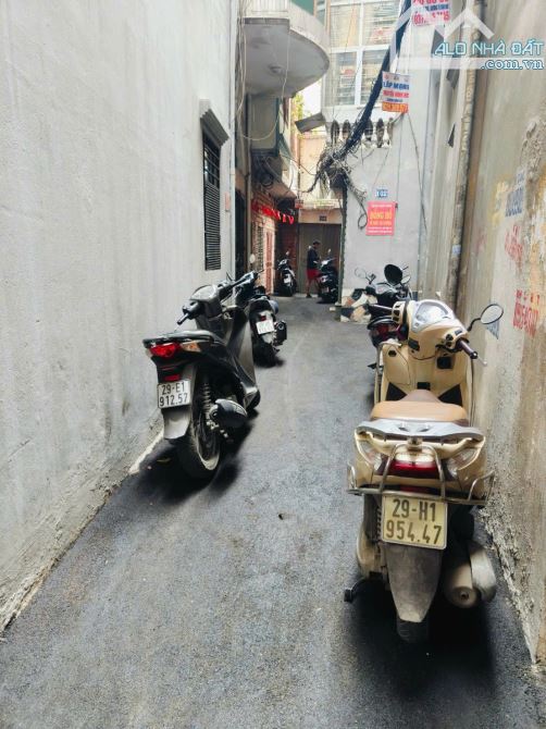 Căn đẹp Hồ Ba Mẫu, Sổ đỏ 23m2 x 3 ngủ full nội thất ngõ nông. Giá 5.75 tỷ