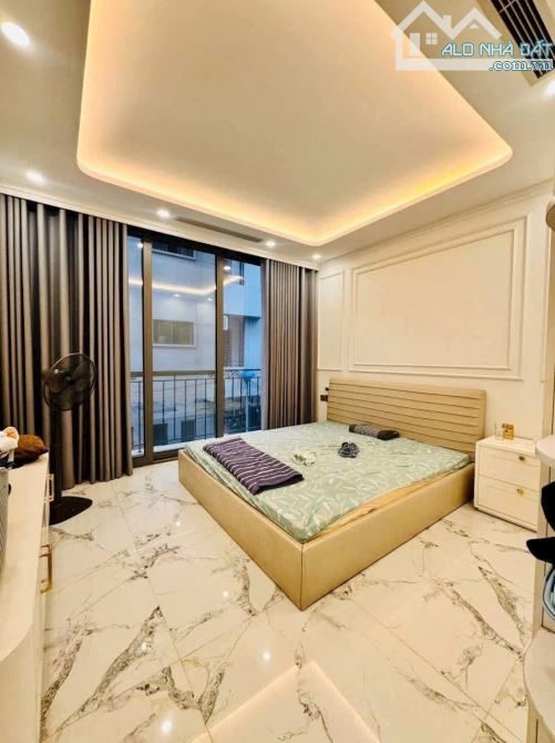 Xuân la Tây Hồ 16 tỷ hơn ô tô tránh vỉa hè đá bóng kinh doanh sầm uất 35m x 7 tầng sdcc