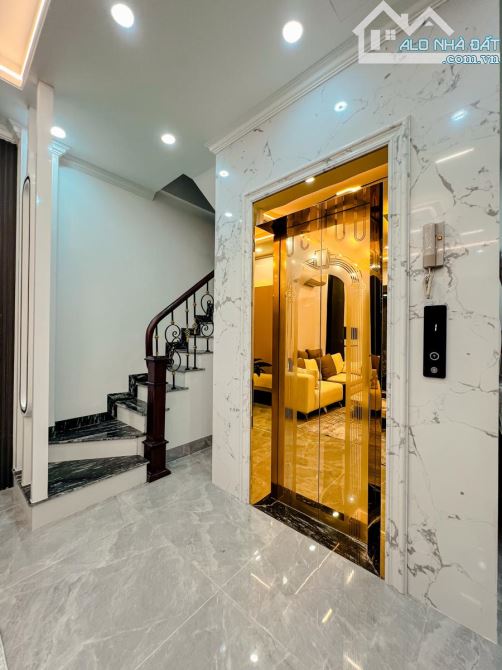 Cực Hot! Bán Nhà Trần Khát Chân Hai Bà Trưng-Lô Góc-Ngõ Thông-45M2-6Tầng Thang Máy-13.9 Tỷ