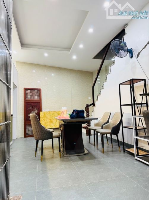 HÀNG CHÁO - 11.6 ty - TRUNG TÂM ĐỐNG ĐA_ 6TẦNG FULL CÔNG NĂNG - MỘT NHÀ RA MẶT PHỐ- XUNG Q - 2