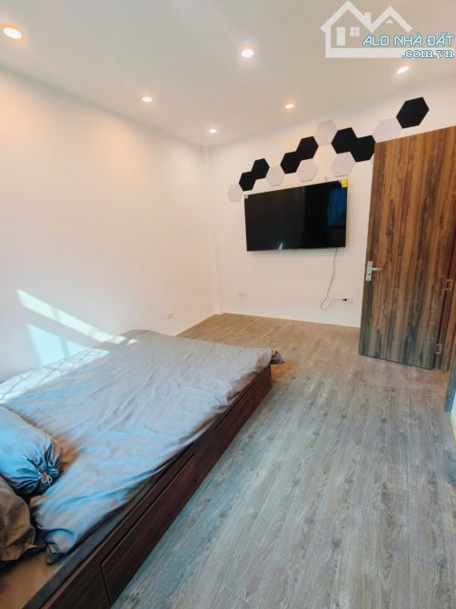 Căn đẹp Hồ Ba Mẫu, Sổ đỏ 23m2 x 3 ngủ full nội thất ngõ nông. Giá 5.75 tỷ