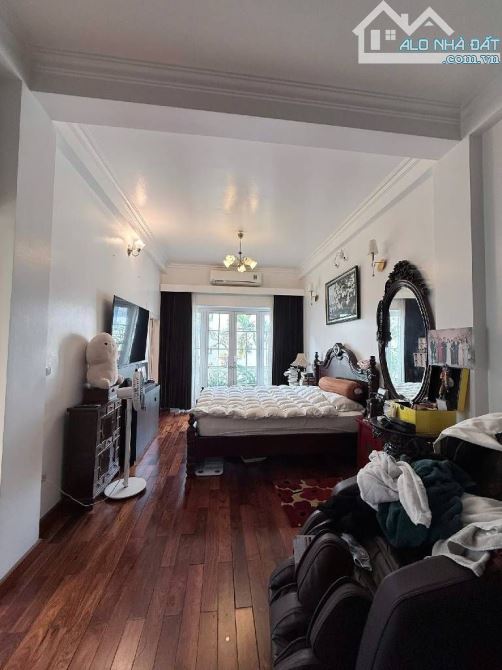 Bán nhà Phố Hoàng Quốc Việt 60M, phân lô, 2 thoáng, ô tô, kinh doanh, 18 Tỷ