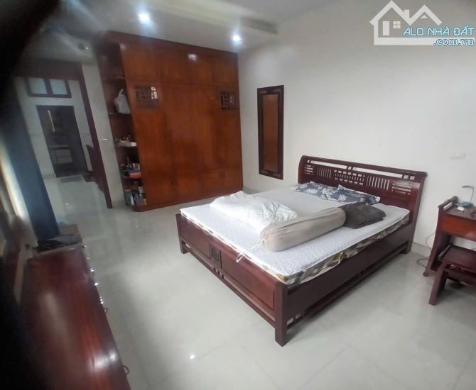 Cực hiếm! Bán nhà ở luôn Hàng Bông, 41m2, 6 tầng mới đẹp, mặt tiền 3.9m, 18.8 tỷ, KD