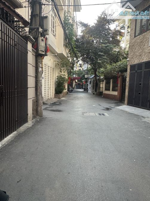 Bán nhà Lê Trọng Tấn 138m2 ô tô vào nhà đường ô tô tránh cách mặt phố 50m 40 tỷ