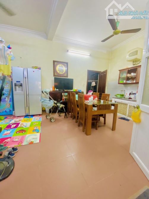 Nhà dân xây nguyễn công trứ, ô tô đỗ cửa, 80m2, sát phố, khu vip hai bà trưng - 23,5 tỷ