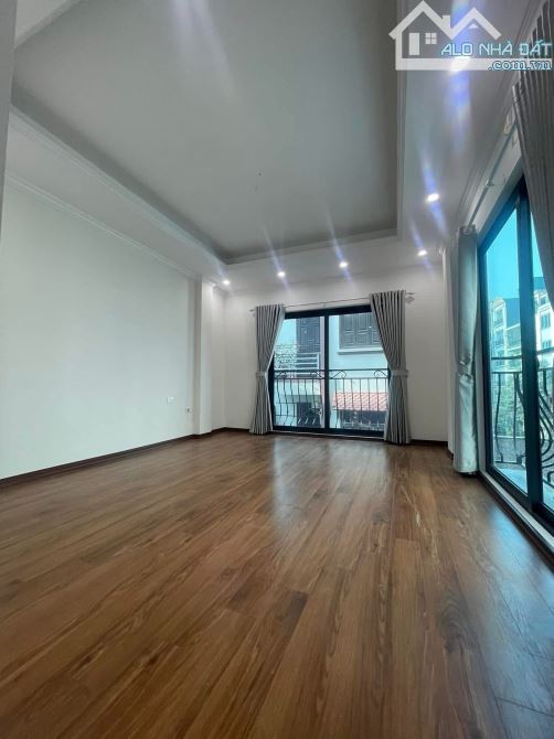 Bán nhà mới 6T thang máy view hồ Kim Liên cách 1 nhà ra ô tô tránh nhà mới ở ngay trước tế