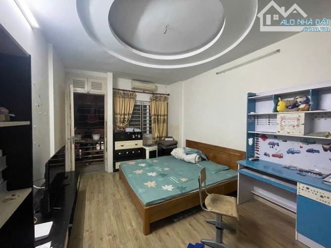 BÁN GẤP CĂN NHÀ SÁT CẠNH ĐẠI HỌC THƯƠNG MAI