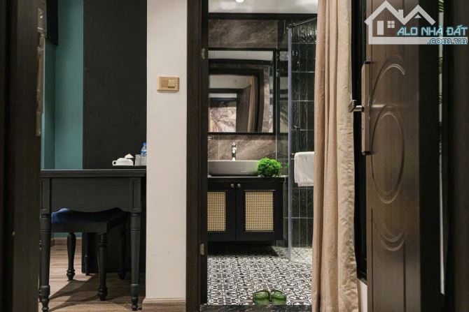 DÒNG TIỀN 8 TỶ/NĂM! Bán tòa nhà mặt phố Hàng Thiếc, Hoàn Kiếm, 168m2, 8 tầng, MT 5.5m