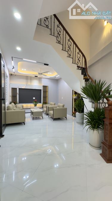 Nhà đầu ngõ Gốc Đề, Minh Khai. MB50m2, Nhà 4T mới. Vị trí đẹp, full nội thất