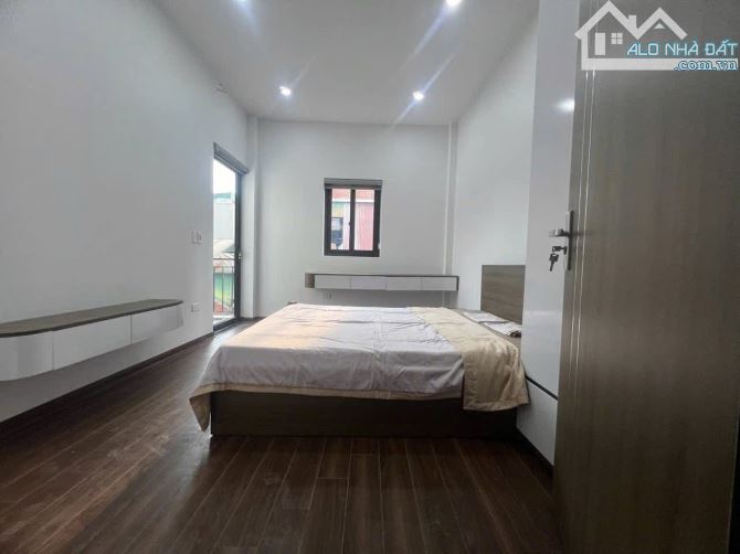 Phố Trương Định quận Hai Bà Trưng, 5 tầng 3PN full nội thất đẹp, gần mặt phố gần chợ Mơ