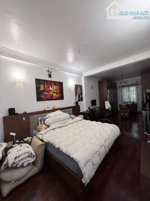 Bán nhà Phố Hoàng Quốc Việt 60M, phân lô, 2 thoáng, ô tô, kinh doanh, 18 Tỷ