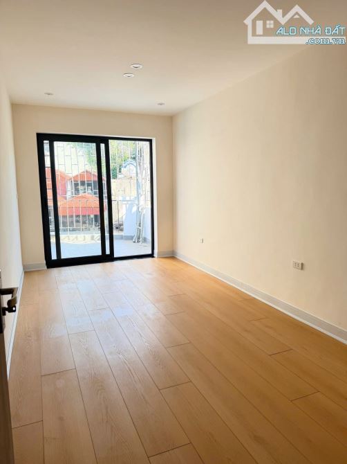 Bán nhà mới 6T thang máy view hồ Kim Liên cách 1 nhà ra ô tô tránh nhà mới ở ngay trước tế