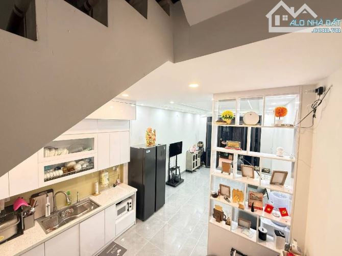 BÁN NHÀ ĐẸP PHỐ LẠC LONG QUÂN GIÁ TỐT