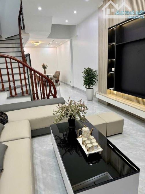 VŨ TÔNG PHAN 37m2x5tằng-PHÂN LÔ OTO-NGÕ THÔNG -KINHDOANH -NHỈNH 11TỶ CÓ TL